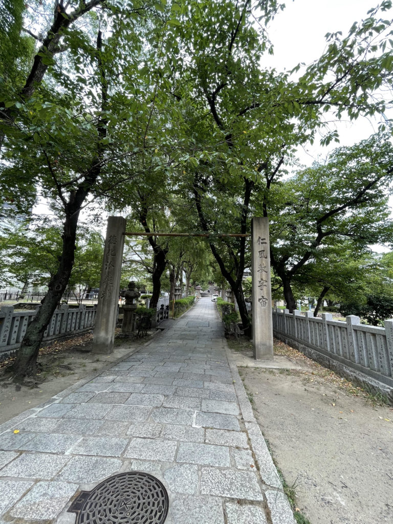 注連柱(しめばしら)